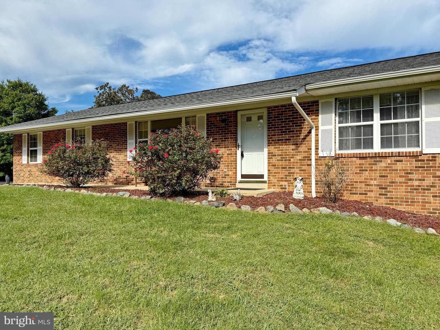 1135 Sheridan Drive photo 4