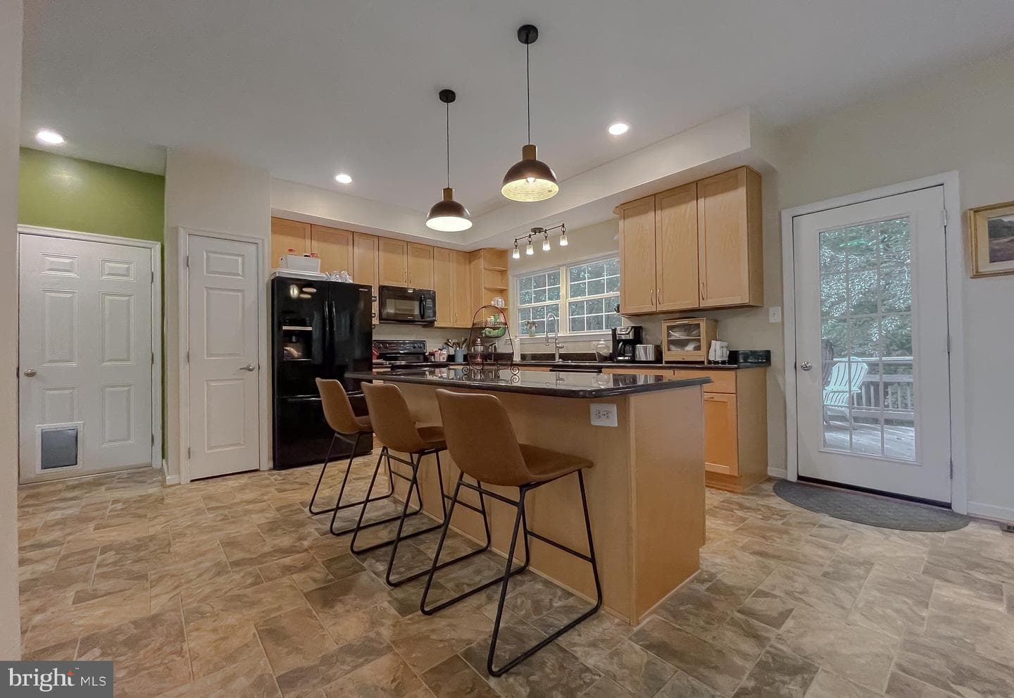 2180 Oliver Drive photo 5