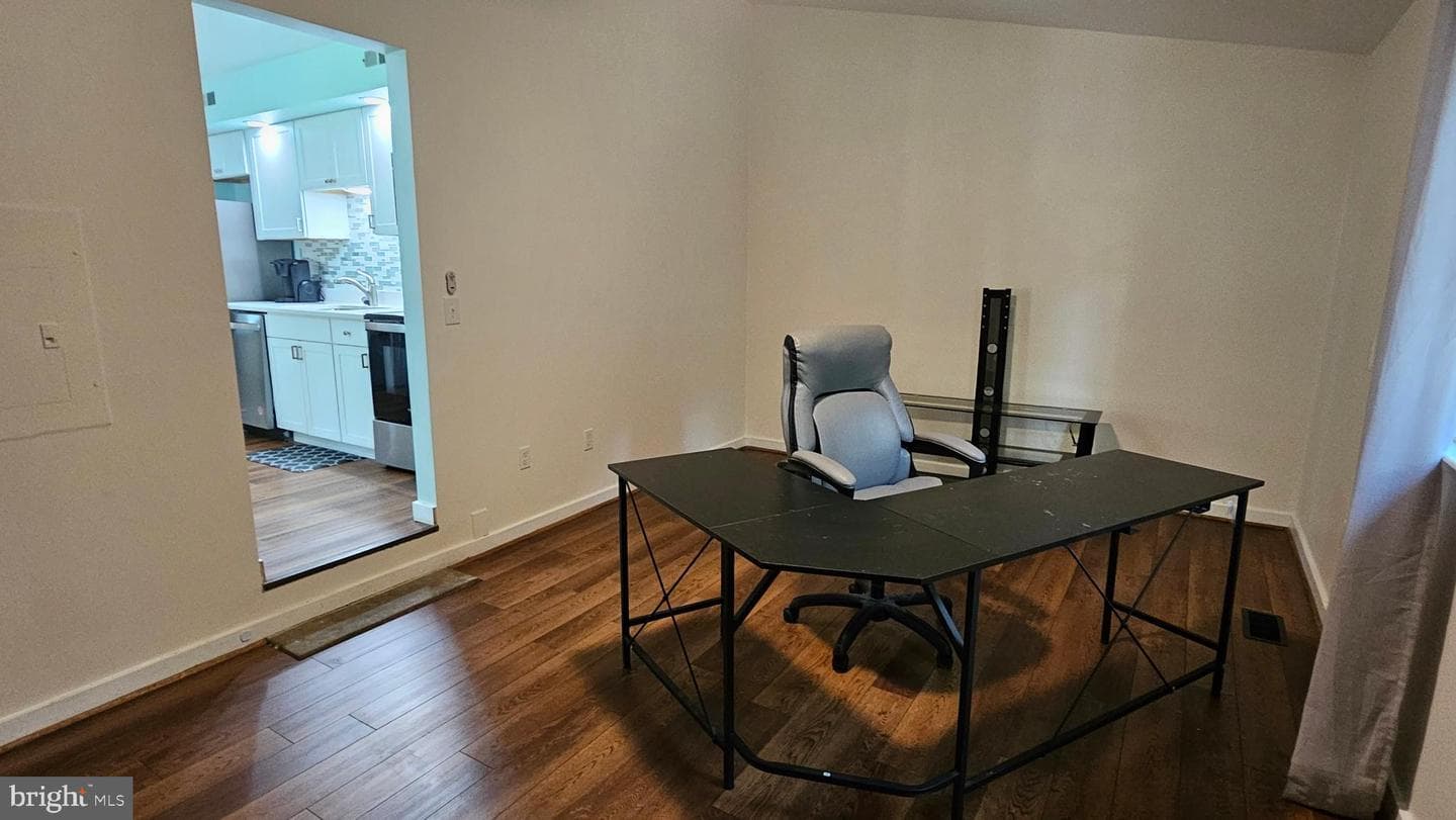 1049 Golden West Way photo 4