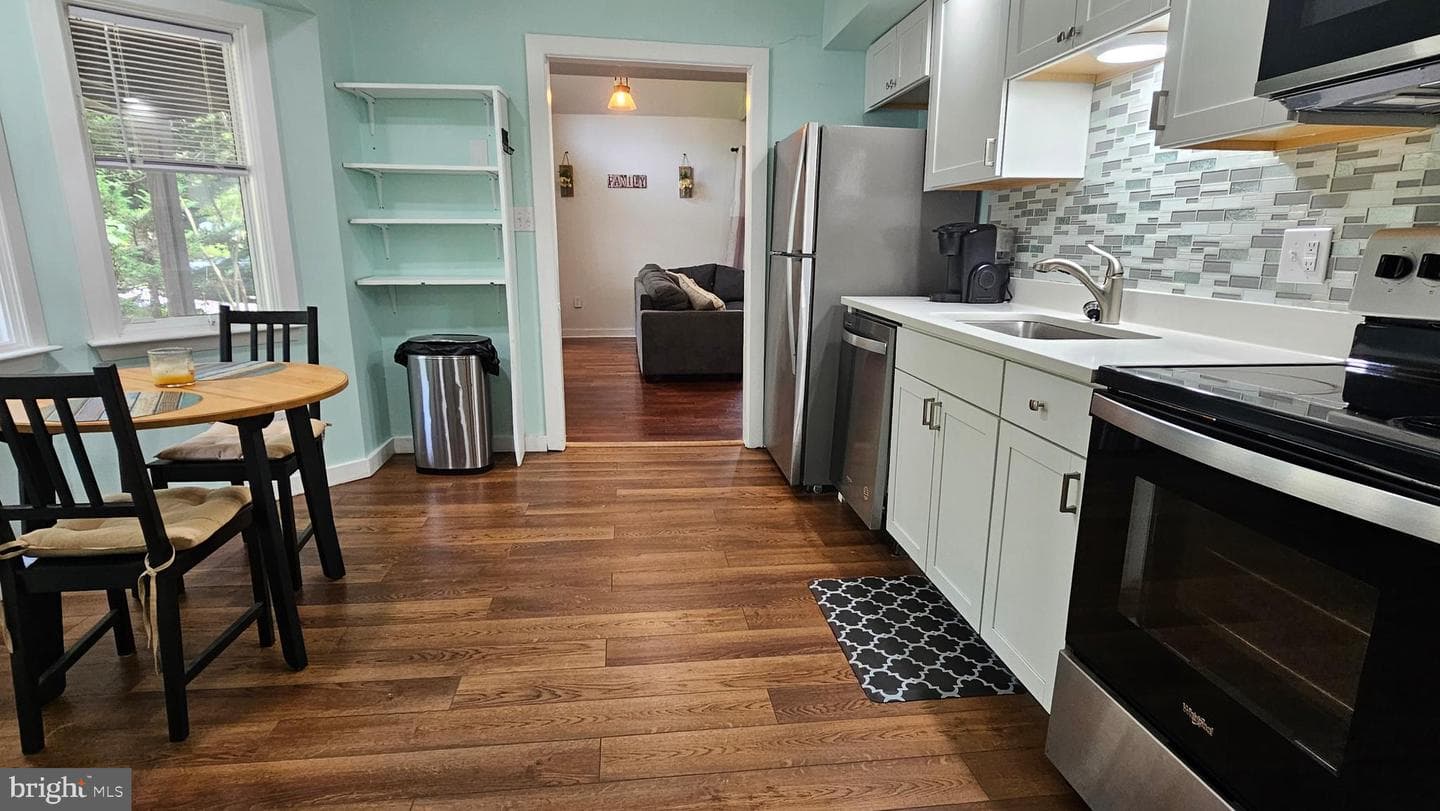 1049 Golden West Way photo 5
