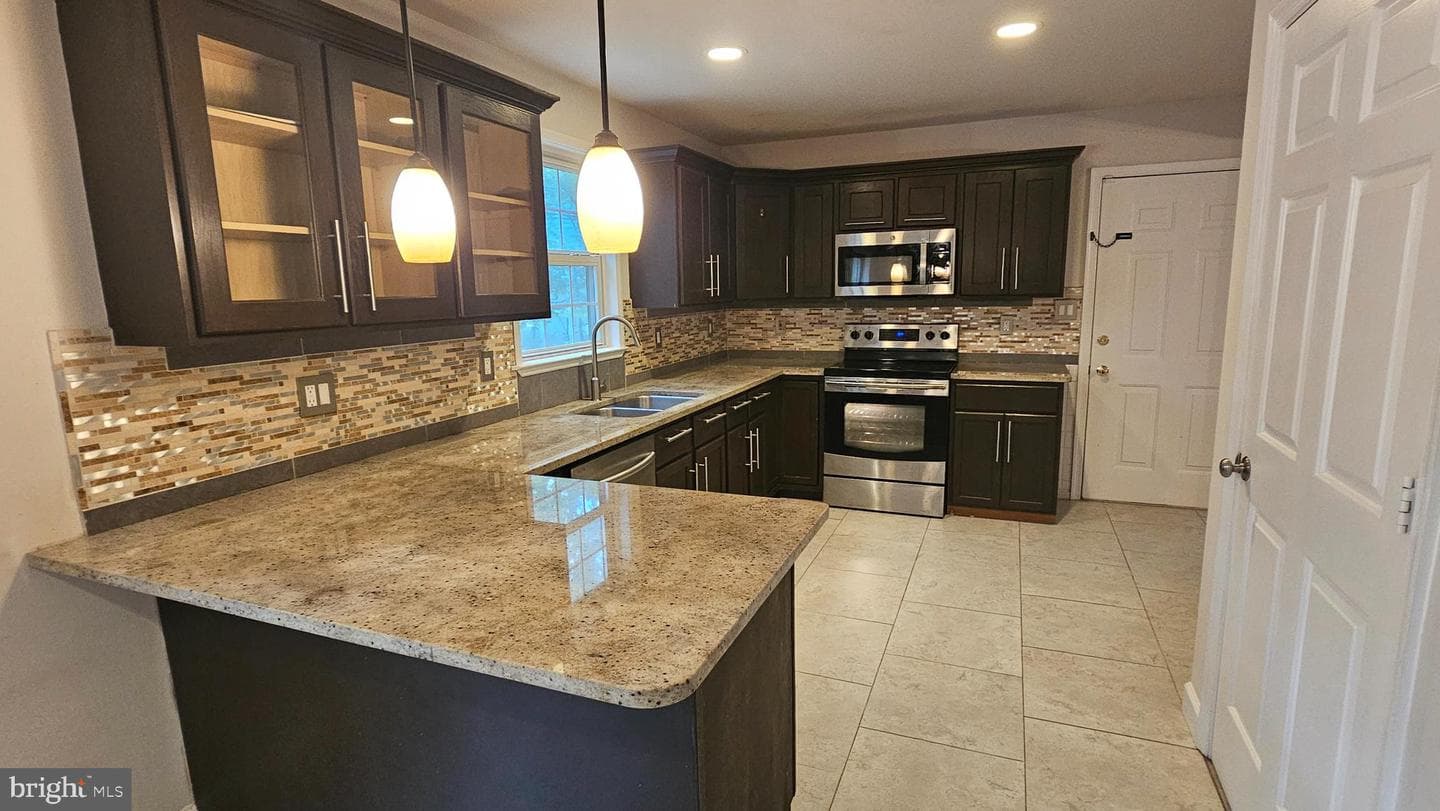 228 Thunderbird Drive photo 2