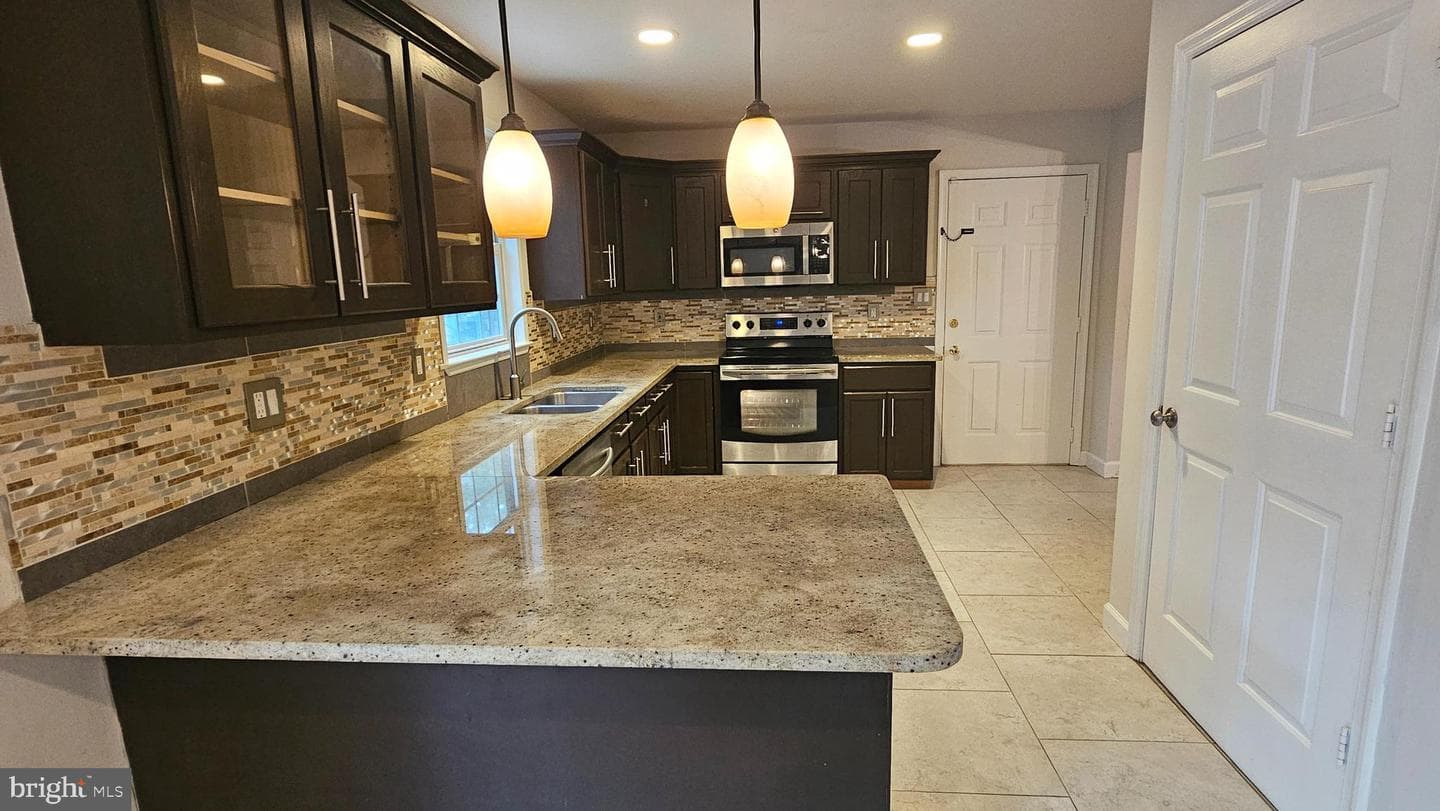 228 Thunderbird Drive photo 3