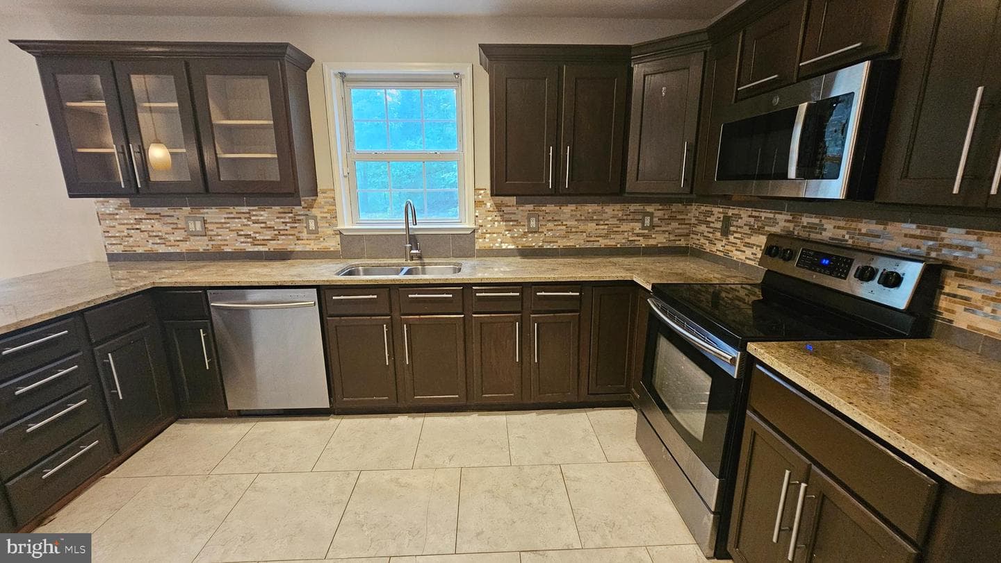 228 Thunderbird Drive photo 4