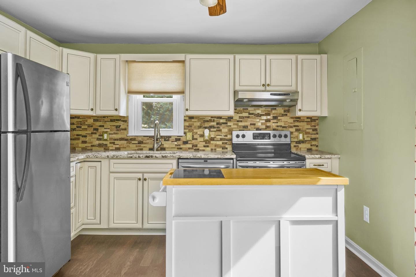 2970 Stinnett Road photo 4