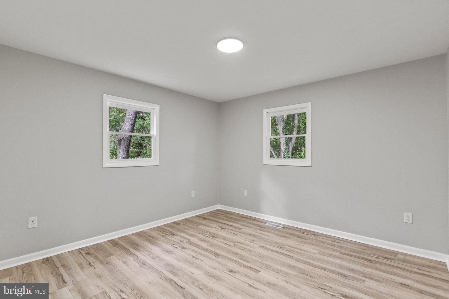 8520 Pine Boulevard photo 20