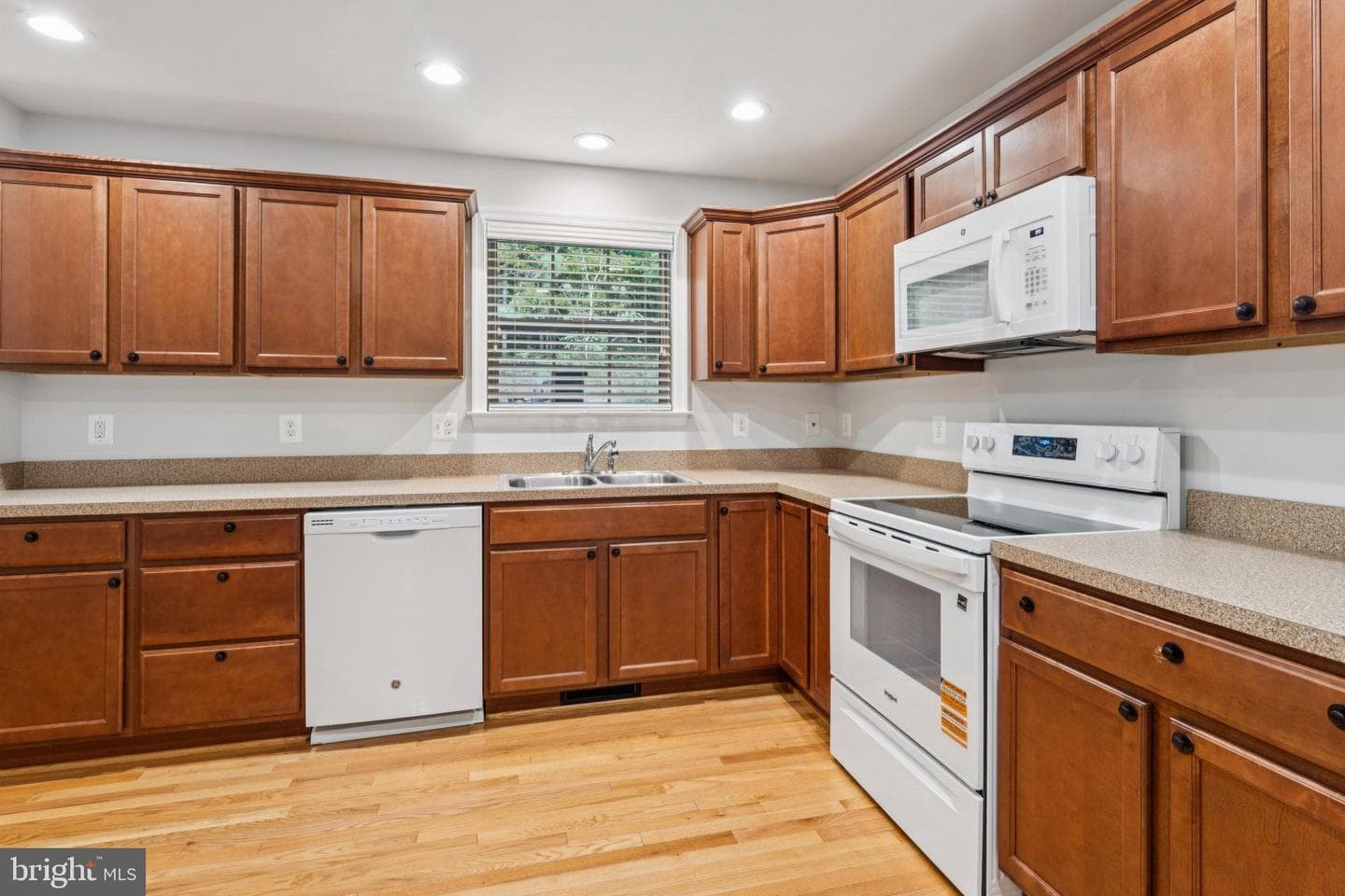 512 Falcon Place photo 10