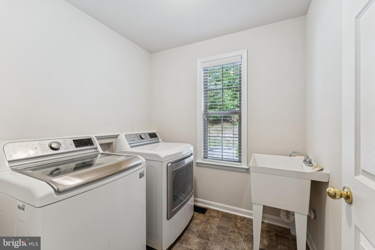 512 Falcon Place photo 11