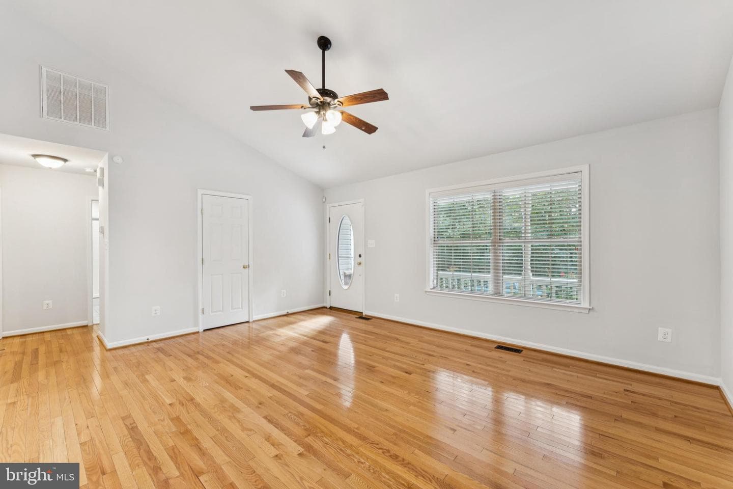 512 Falcon Place photo 5