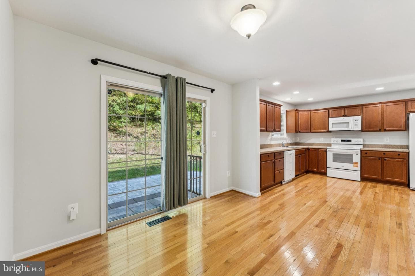 512 Falcon Place photo 6