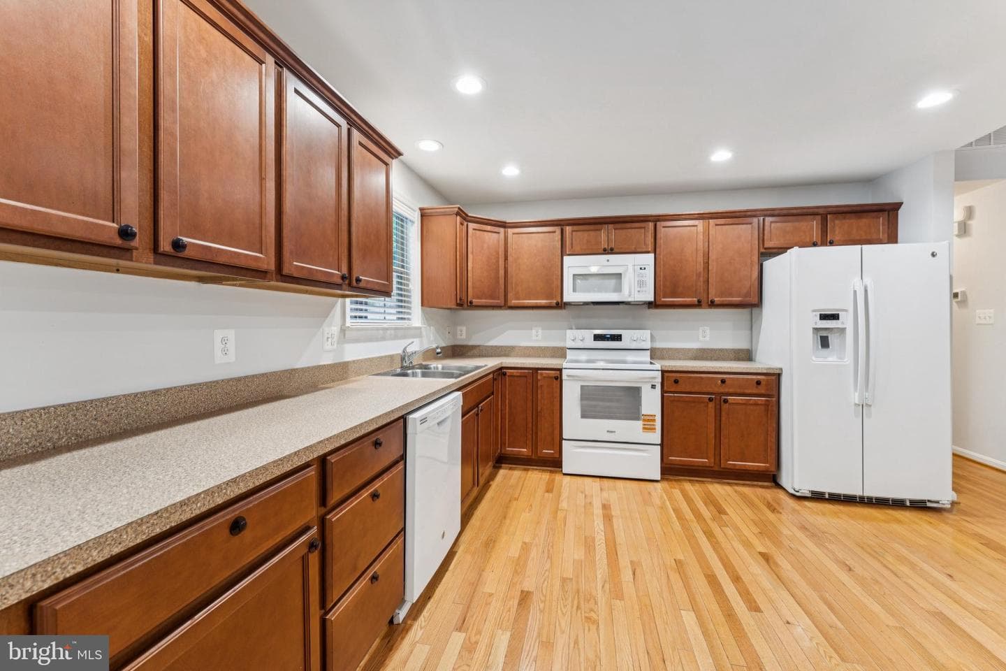 512 Falcon Place photo 9