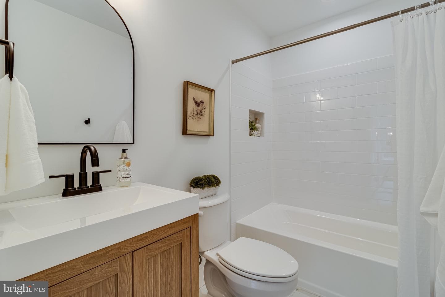 1940 Adelina Road photo 22