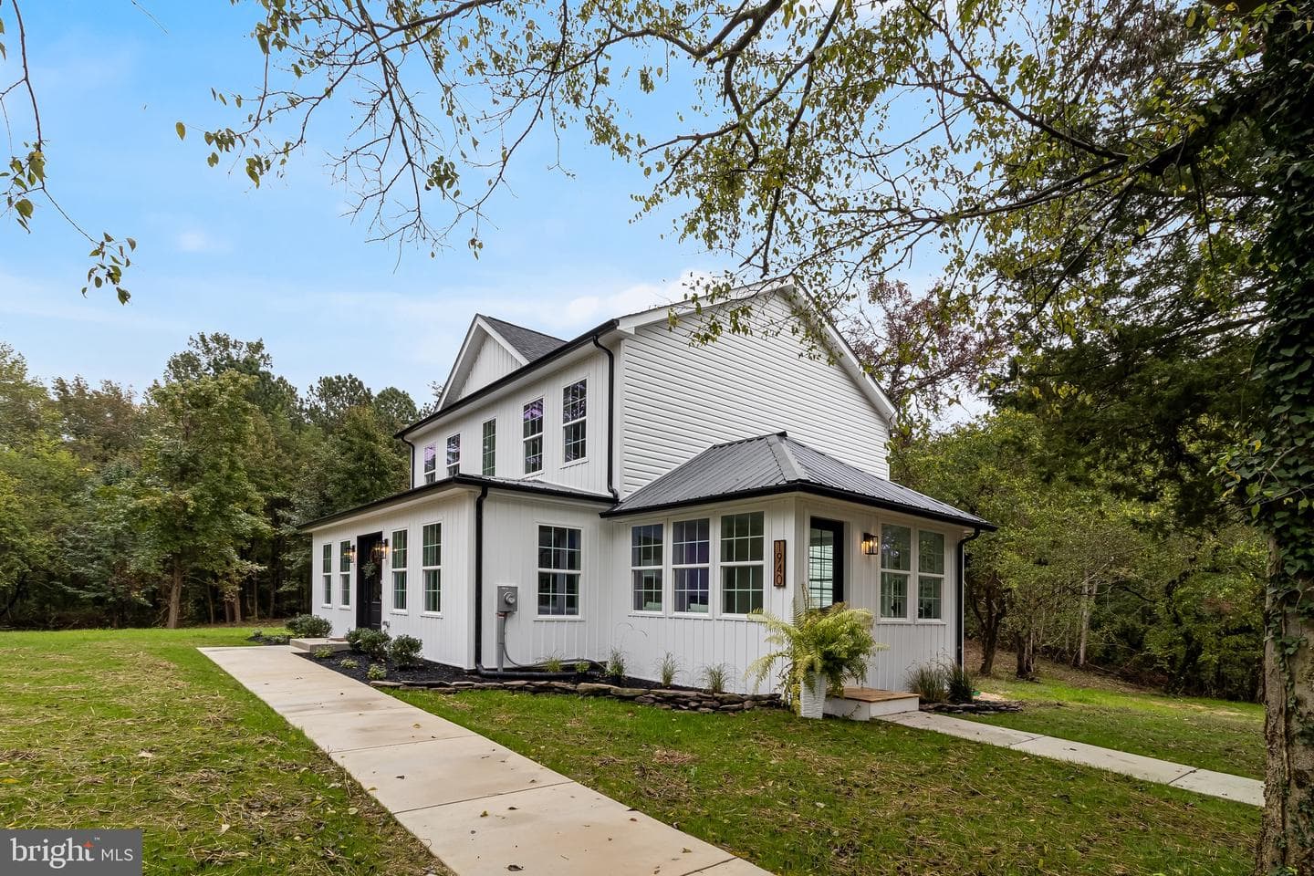 1940 Adelina Road photo 3