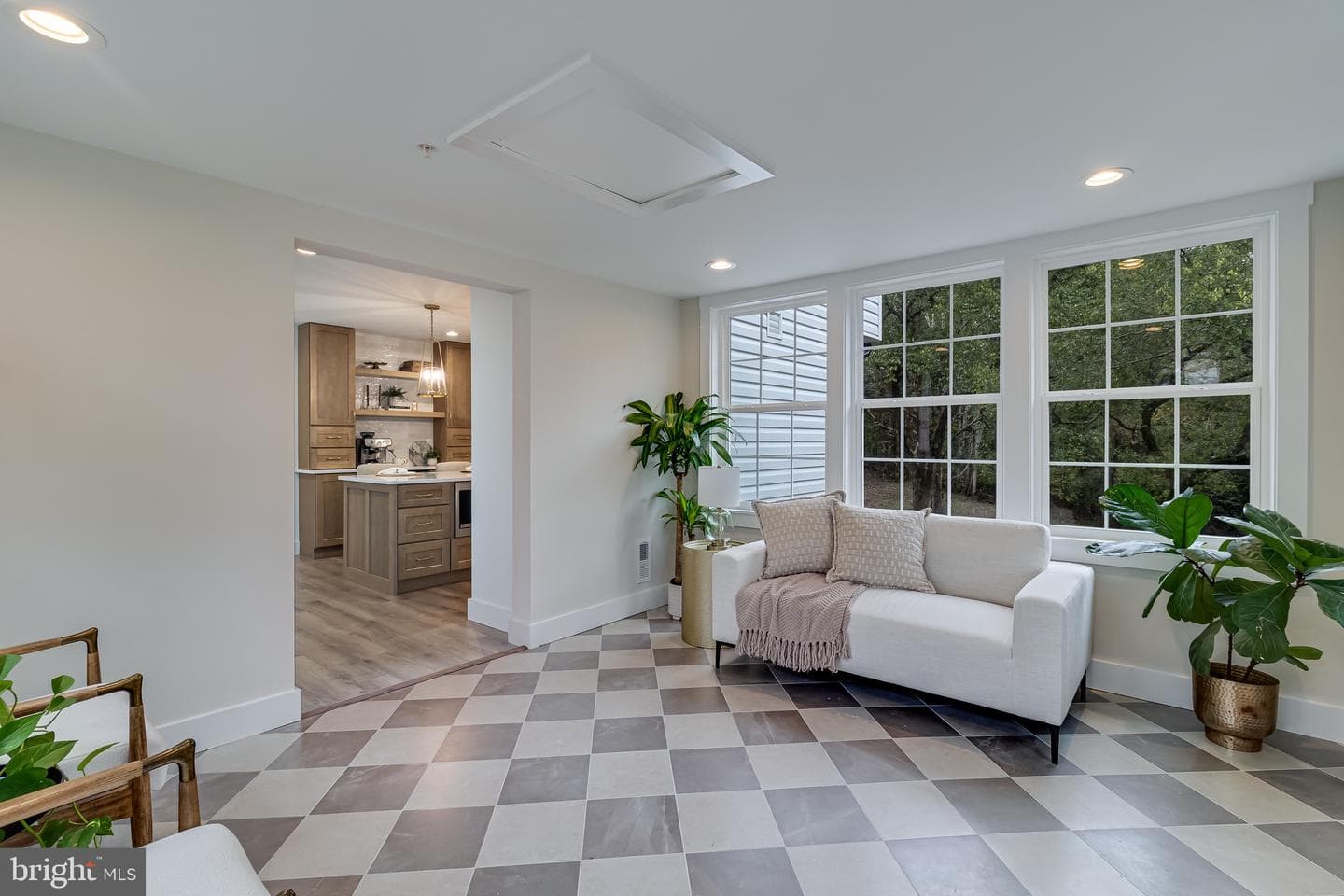 1940 Adelina Road photo 6