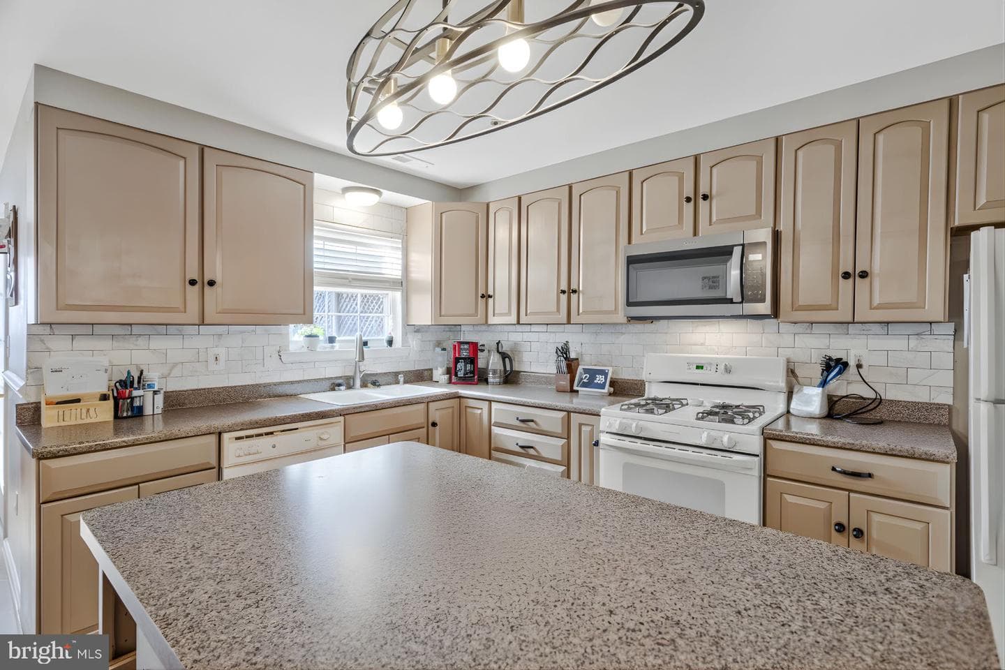 362 Cambridge Place photo 3