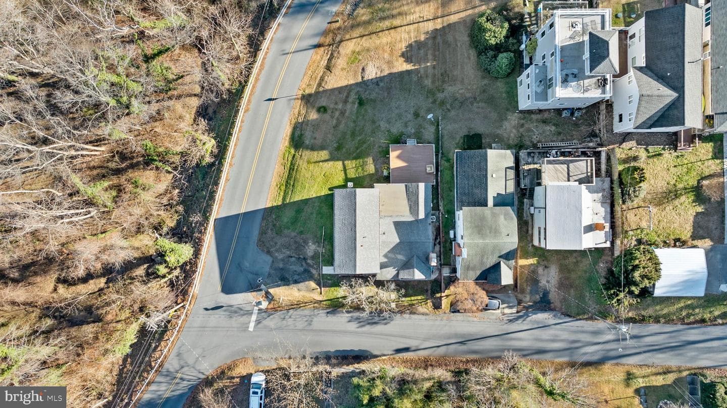 2011 North Avenue photo 45