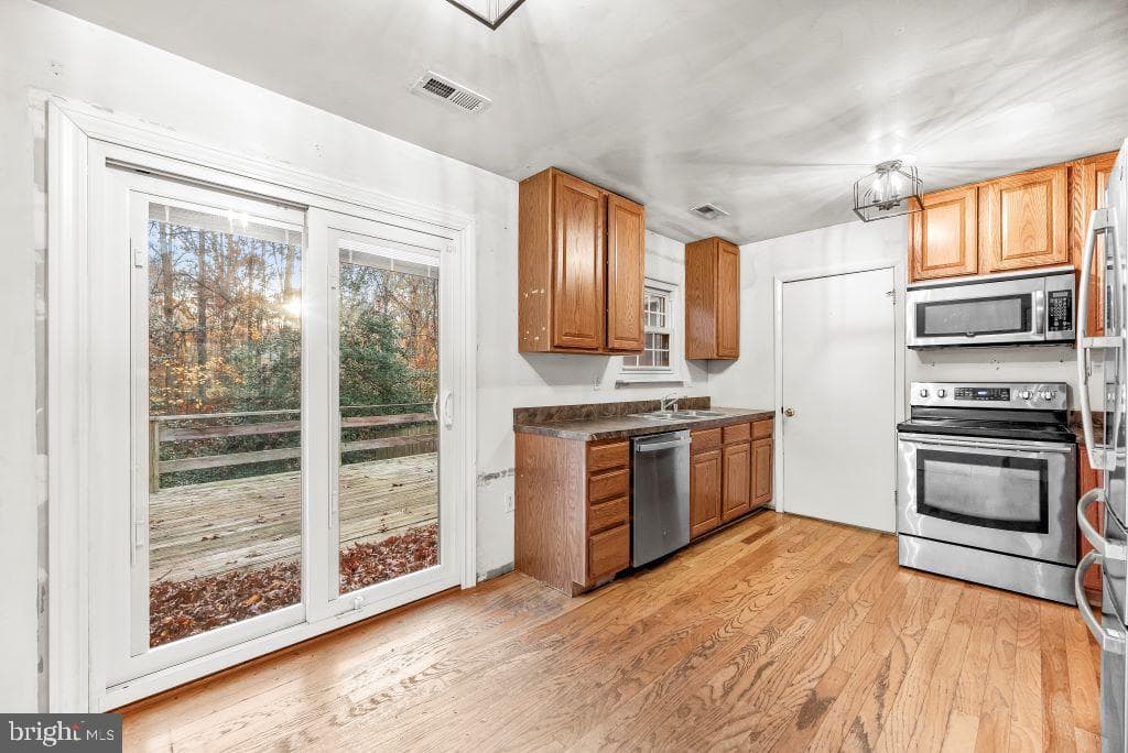 4450 Lancaster Drive photo 8