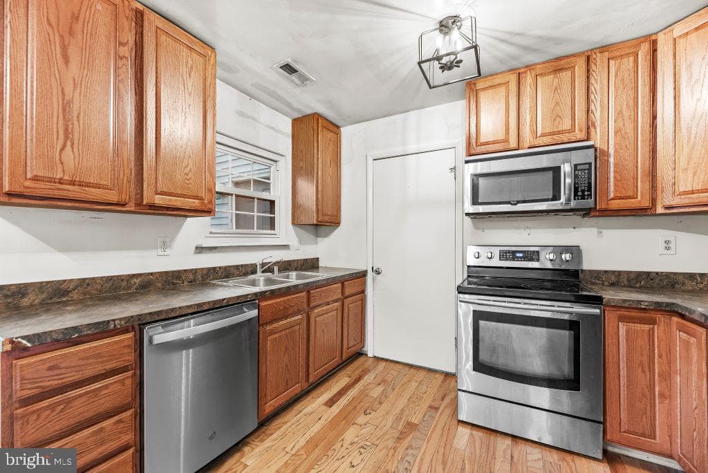 4450 Lancaster Drive photo 9