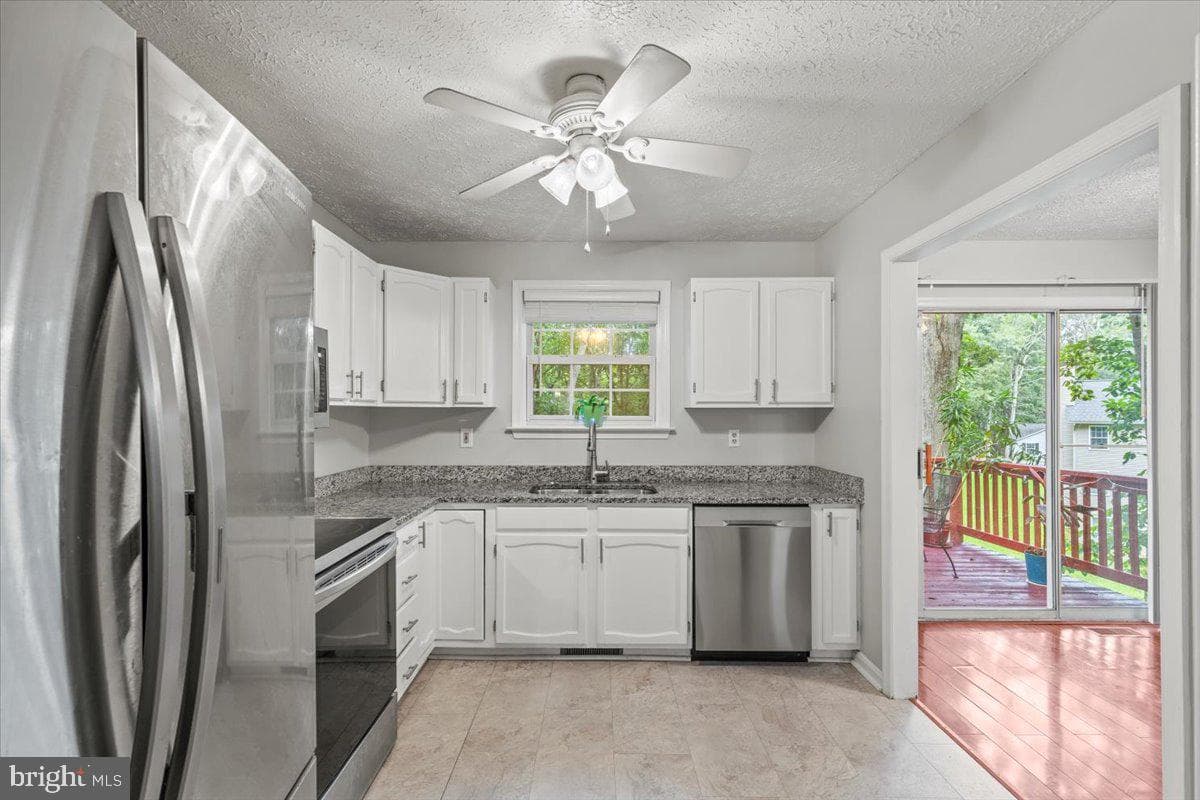 232 Thunderbird Drive photo 12