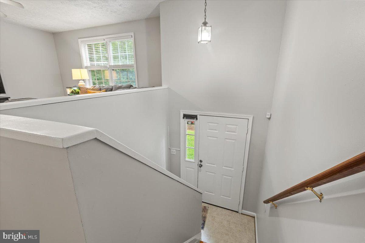 232 Thunderbird Drive photo 4
