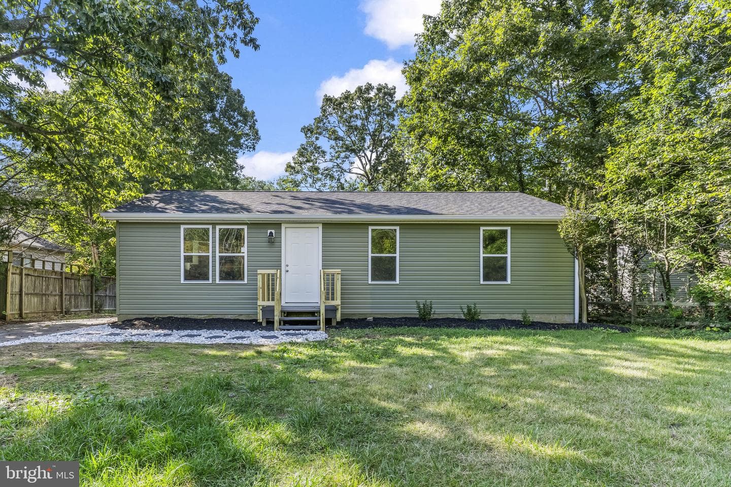 425 Rodeo Road photo 2