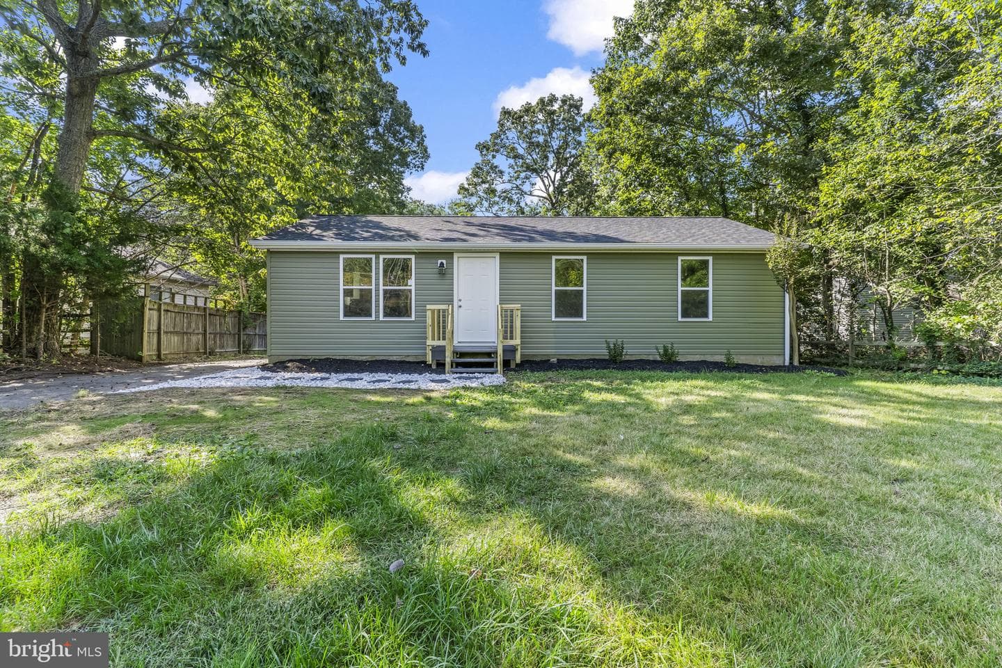 425 Rodeo Road photo 3