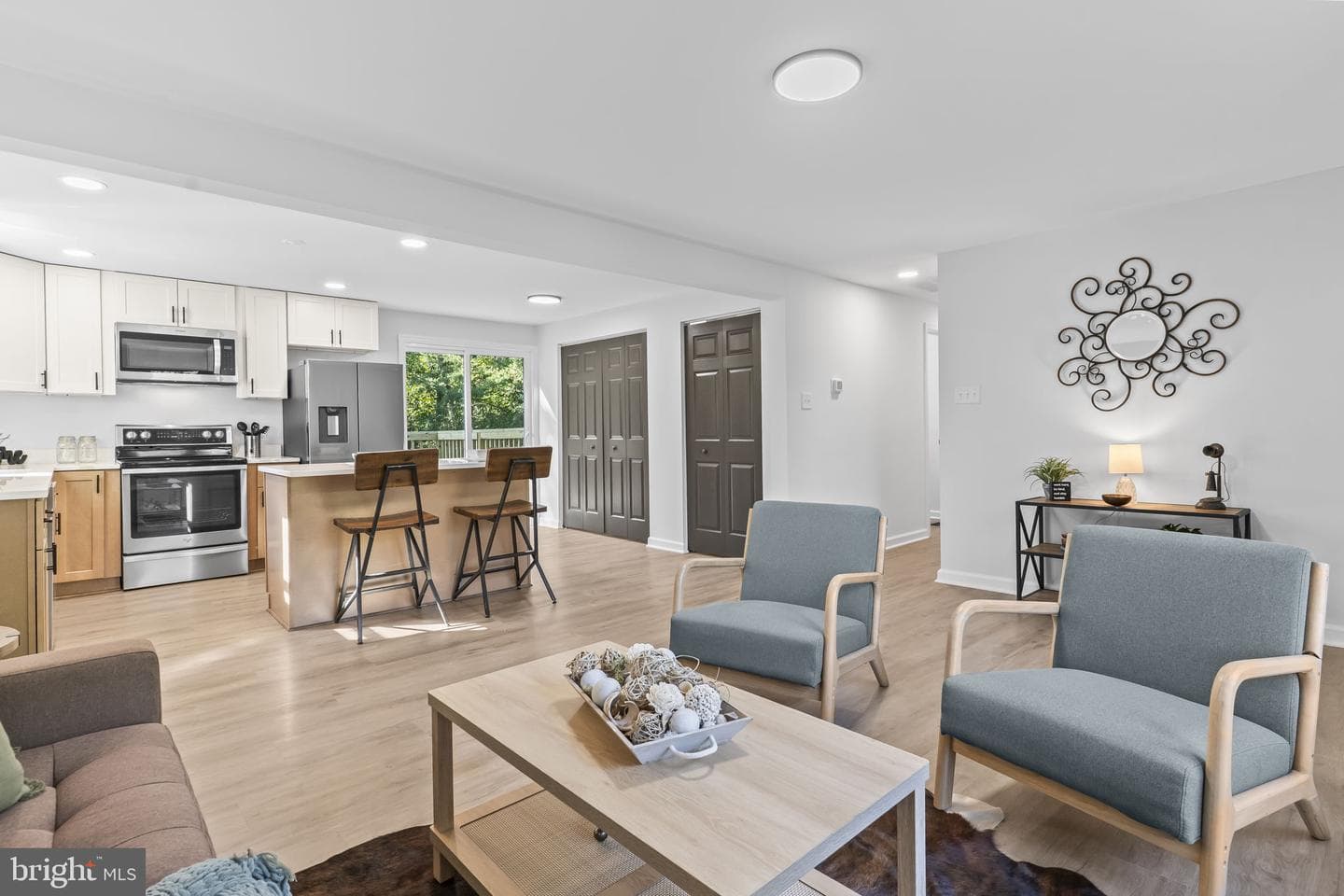 425 Rodeo Road photo 9