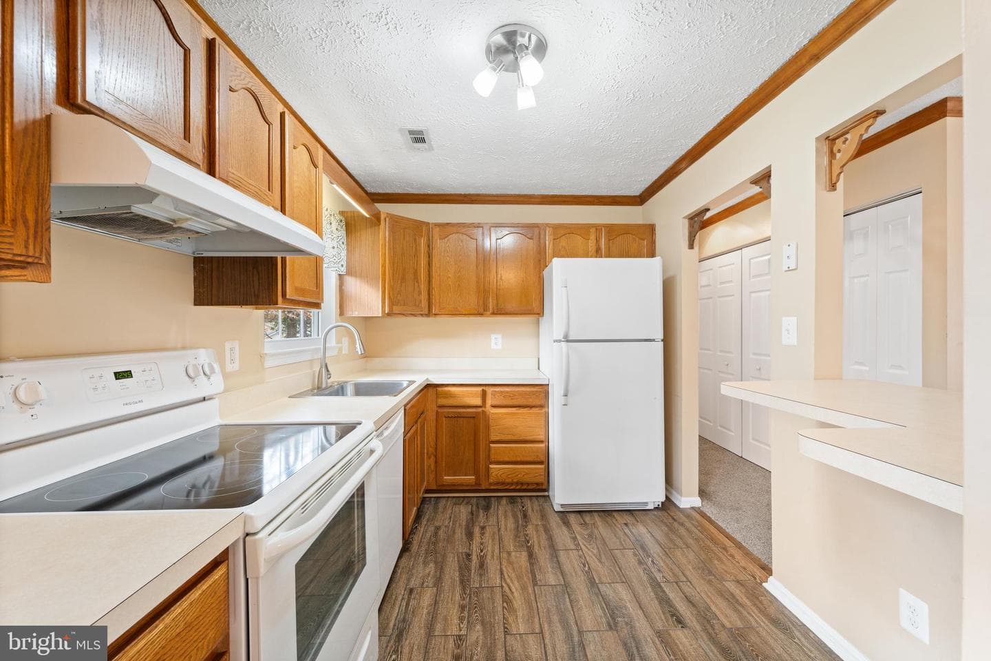 659 San Gabriel Road photo 8