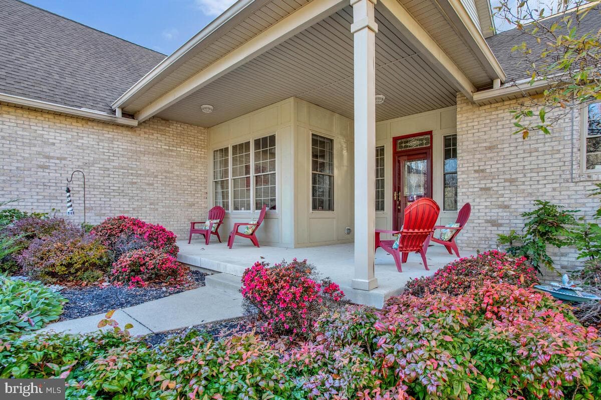 220 Sandhill Court photo 2