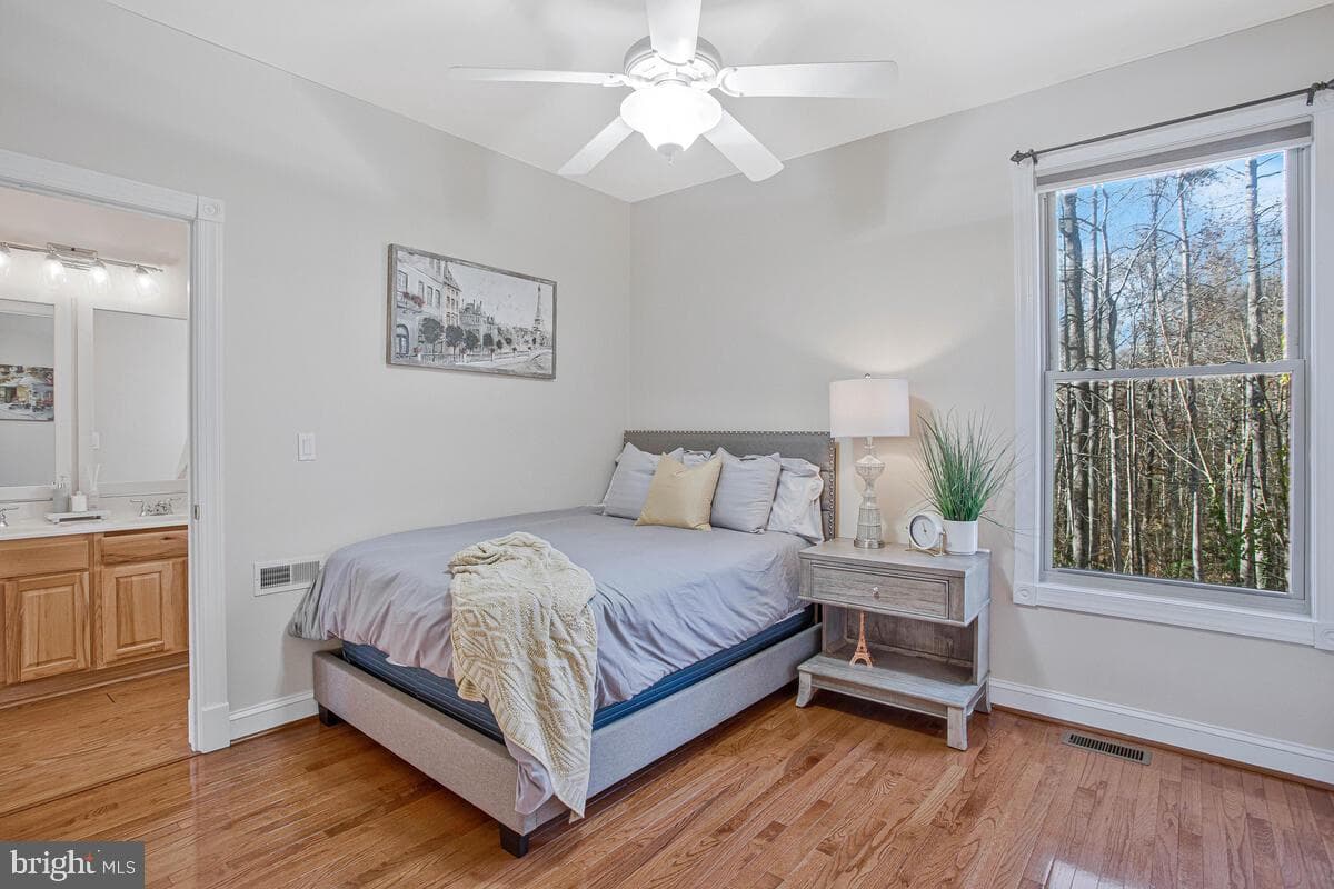 220 Sandhill Court photo 27