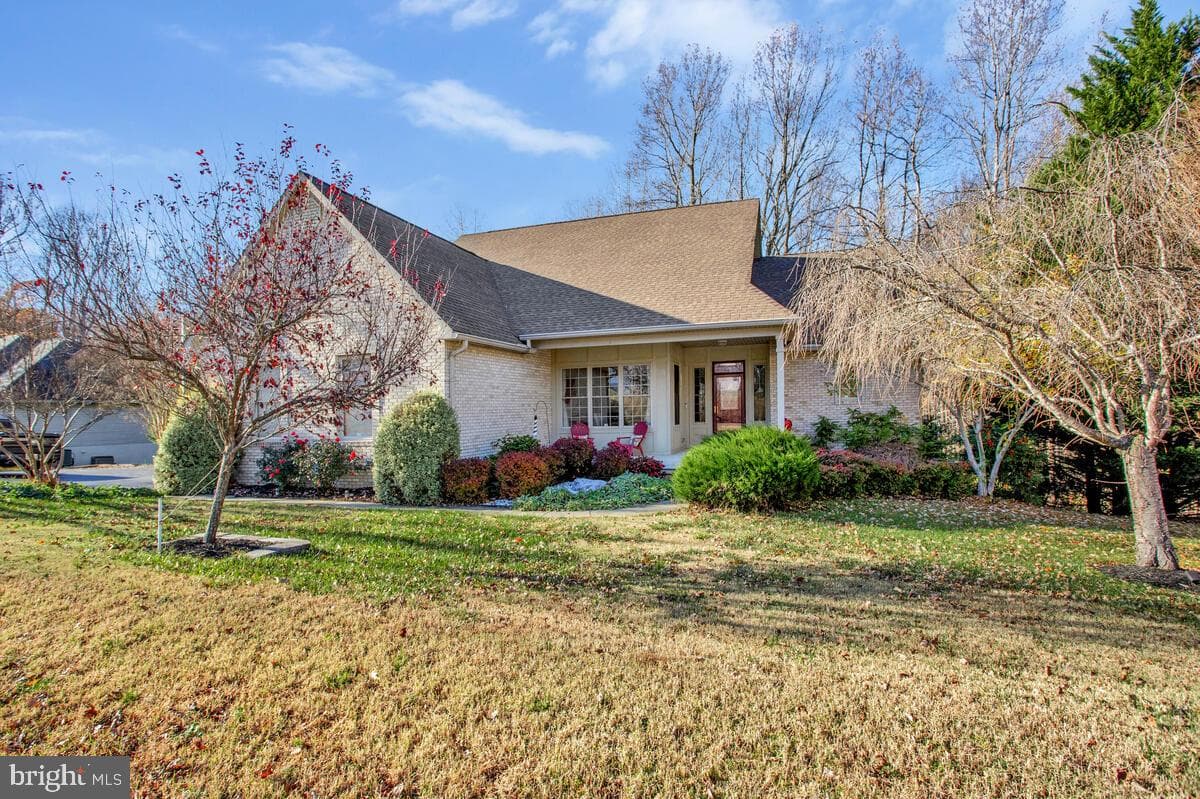 220 Sandhill Court photo 3