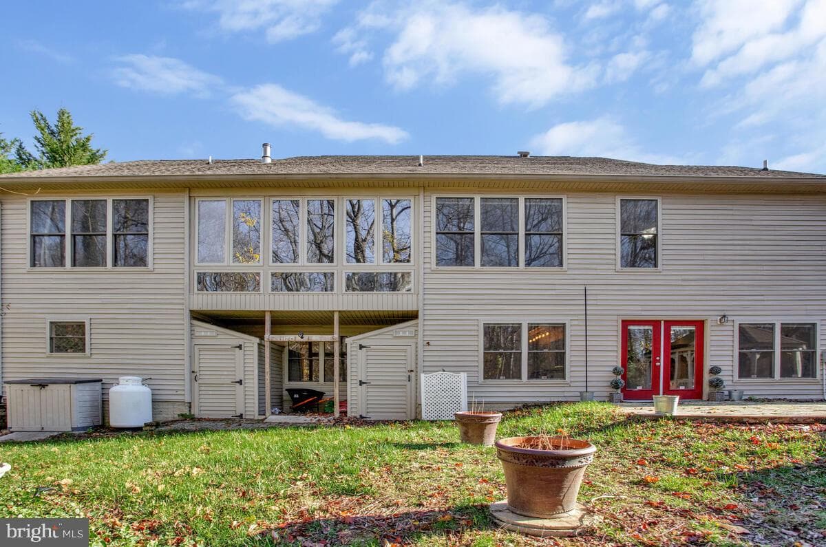 220 Sandhill Court photo 4