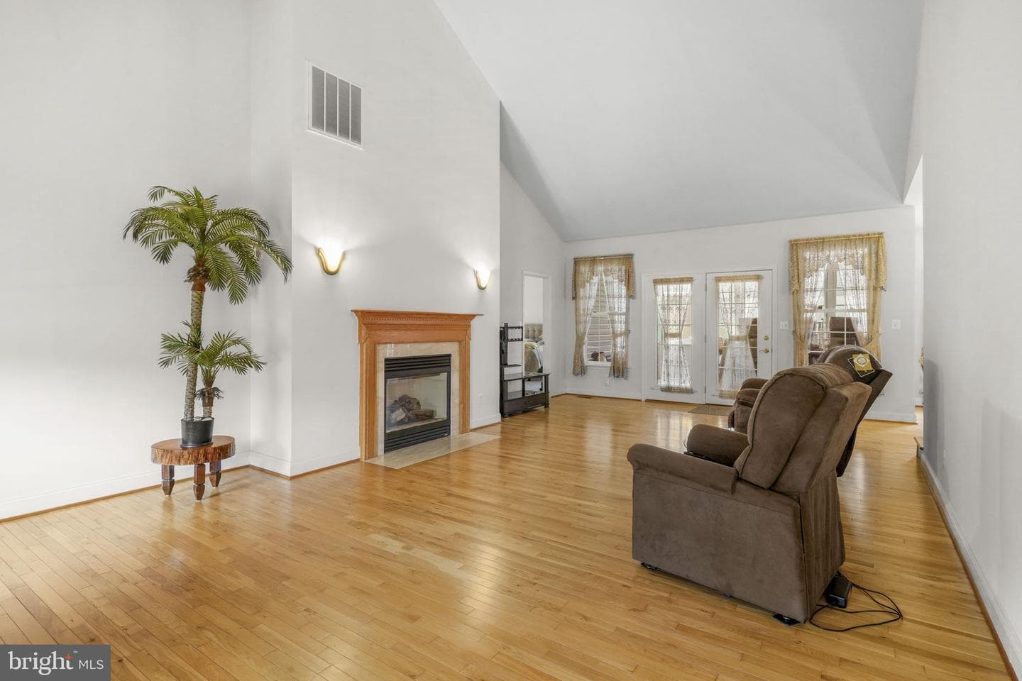 1850 Robin Court photo 4