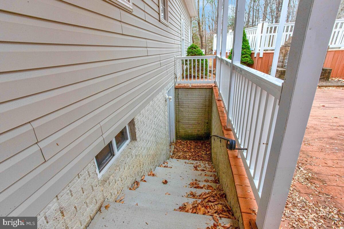 2775 Scientists Cliffs Road photo 40