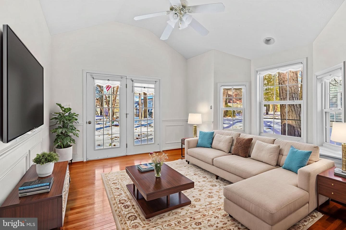 238 Leason Cove Drive photo 4