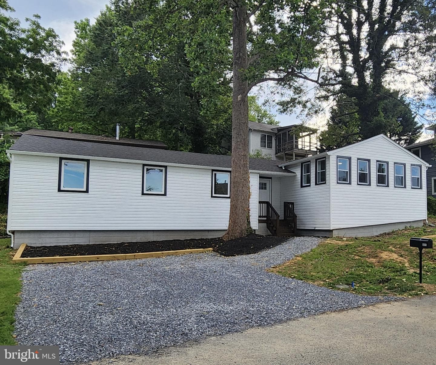 6045 Bayview Road, Saint Leonard
