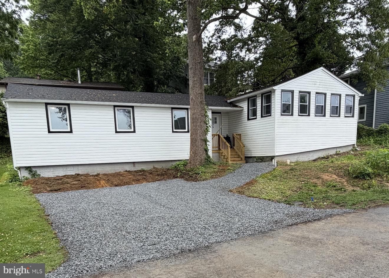 6045 Bayview Road, Saint Leonard