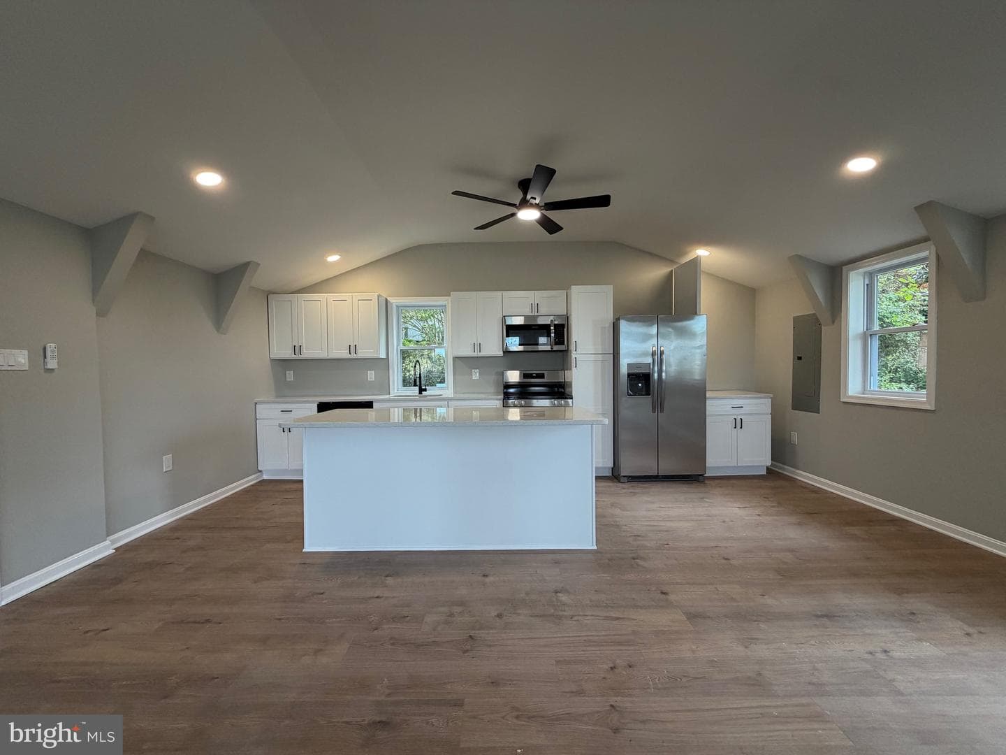 6045 Bayview Road photo 5