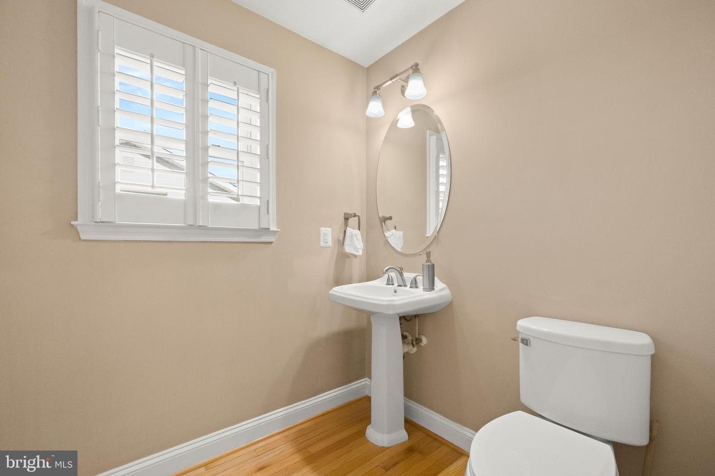 8229 Bayside Road photo 11