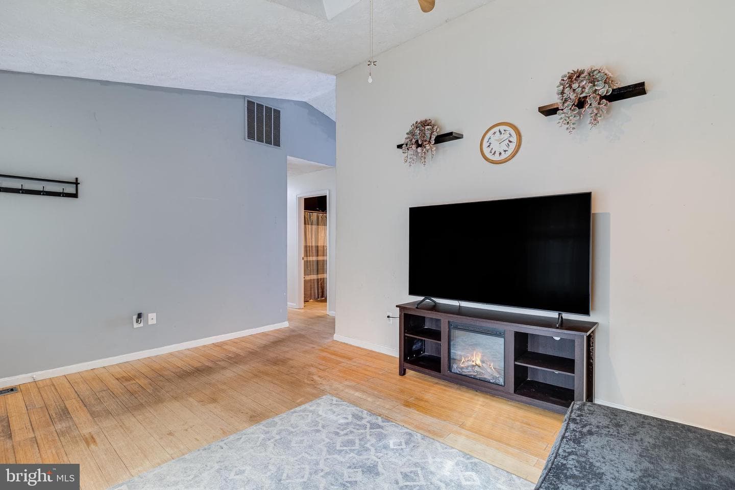 348 Red Cloud Road photo 4