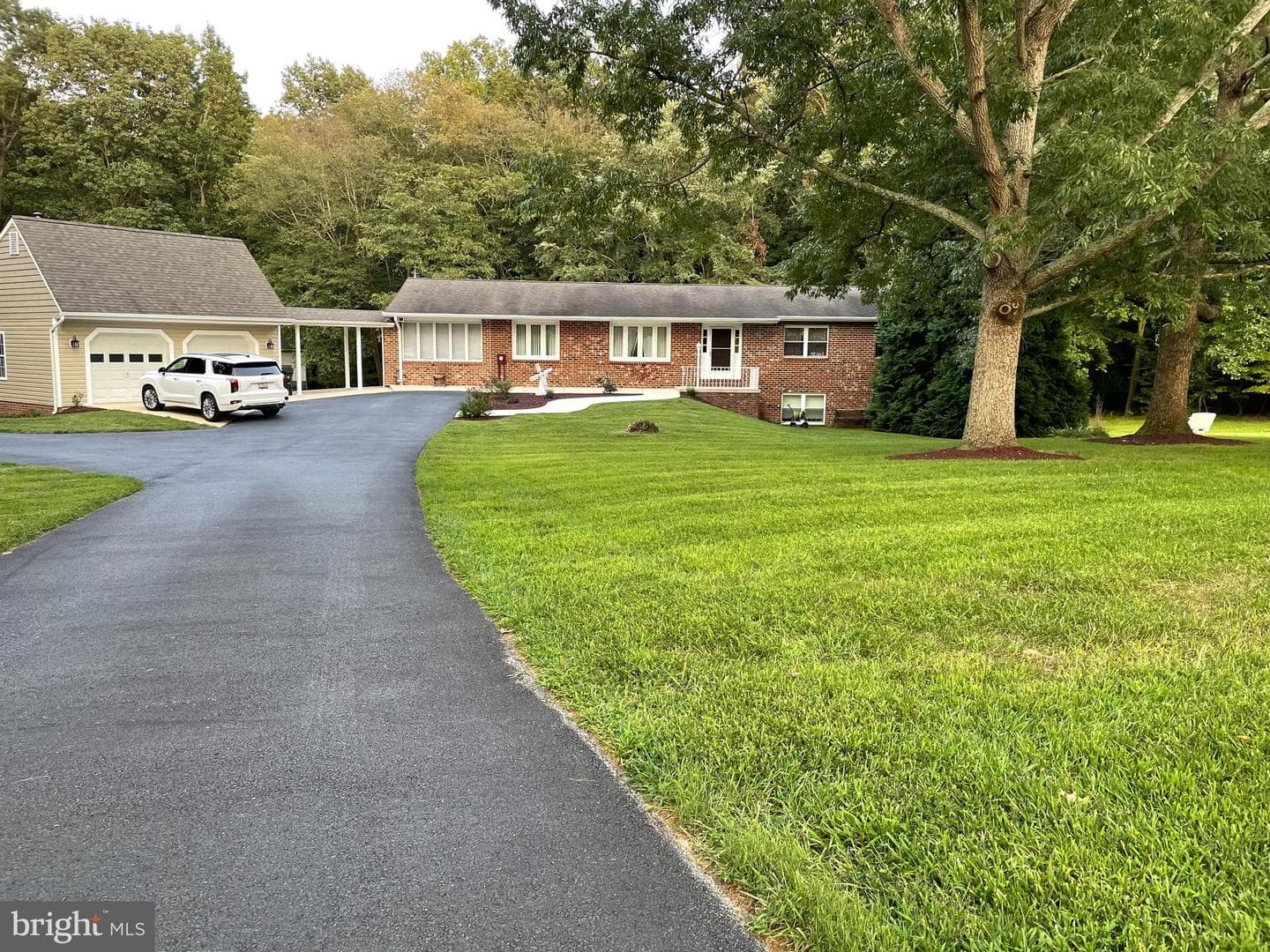 2451 Boxwood Place photo 2