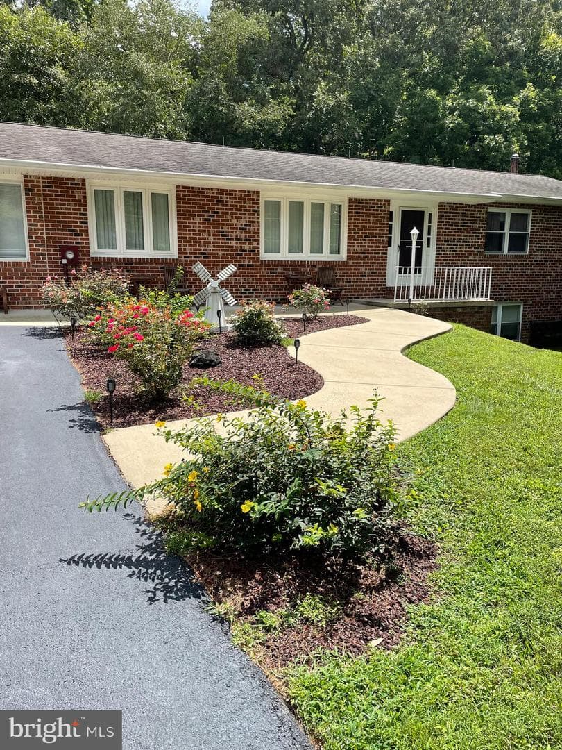 2451 Boxwood Place photo 3