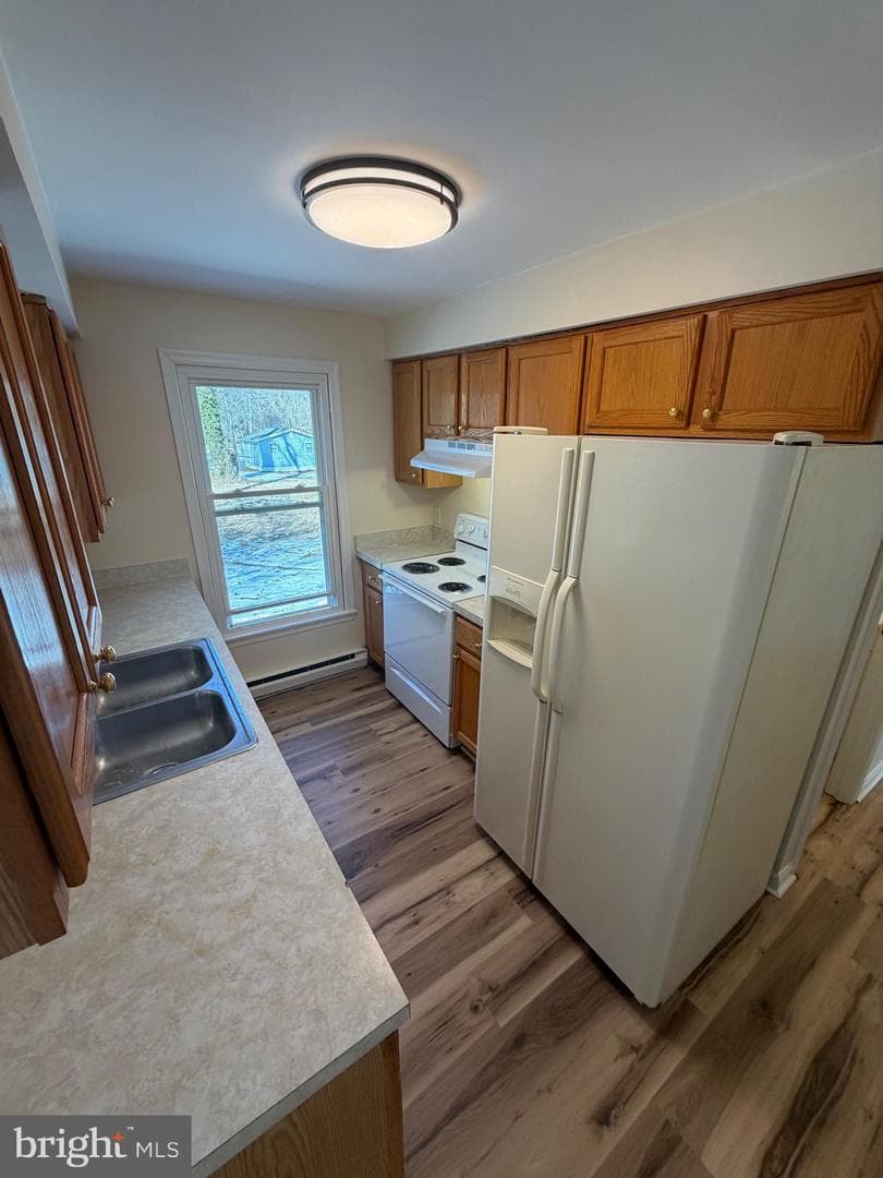 1550 Avenue C photo 9
