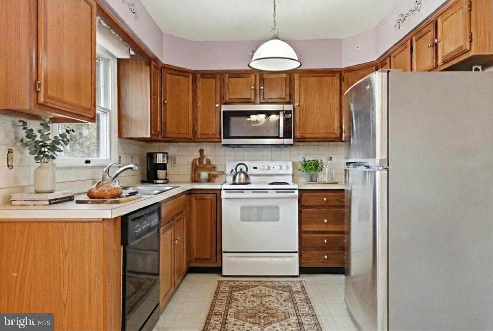 1380 Oakcrest Circle photo 2