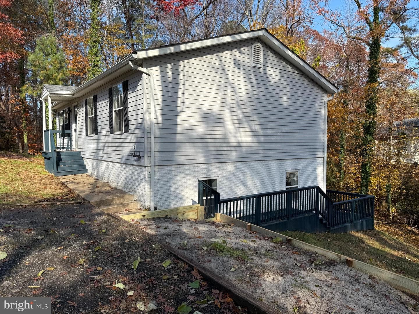 11570 Tomahawk Trail W photo 2