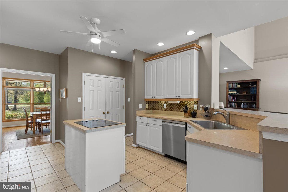 9345 Baker Street photo 22