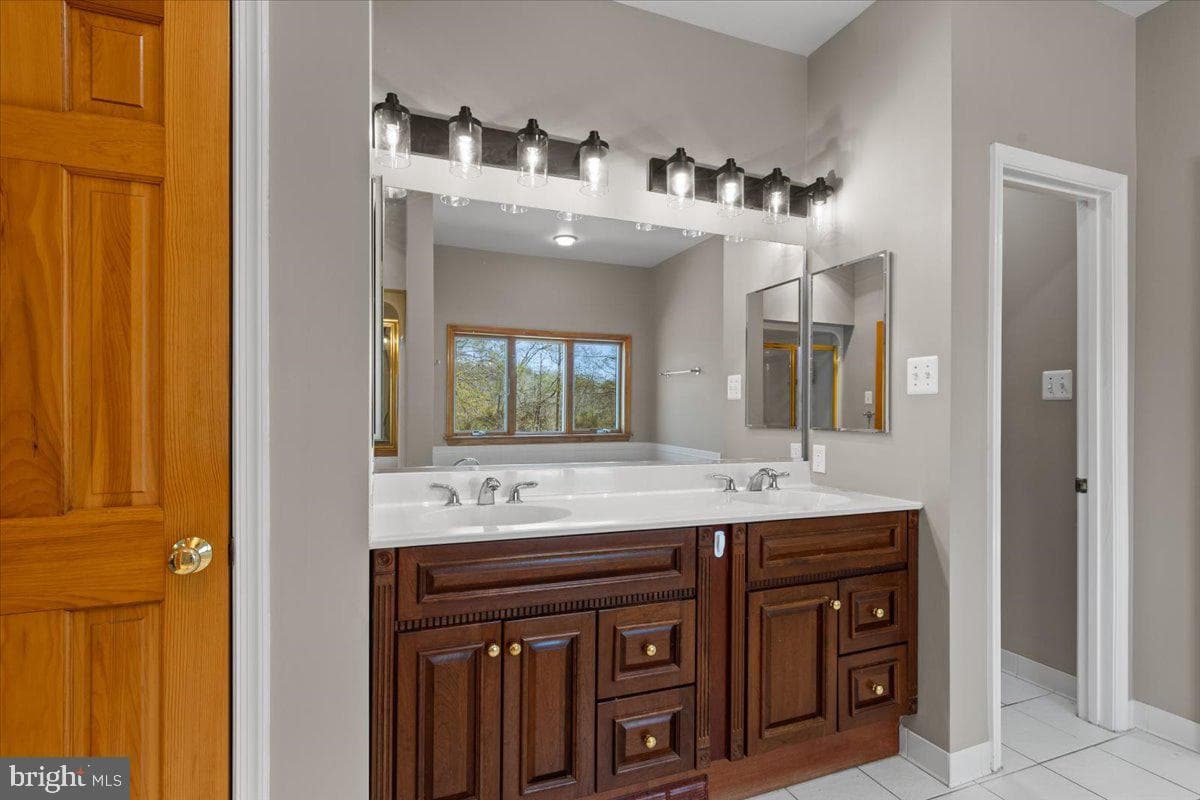 9345 Baker Street photo 38