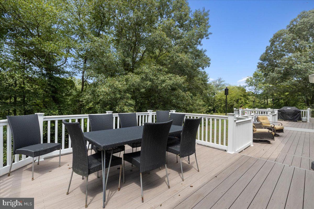 9345 Baker Street photo 44