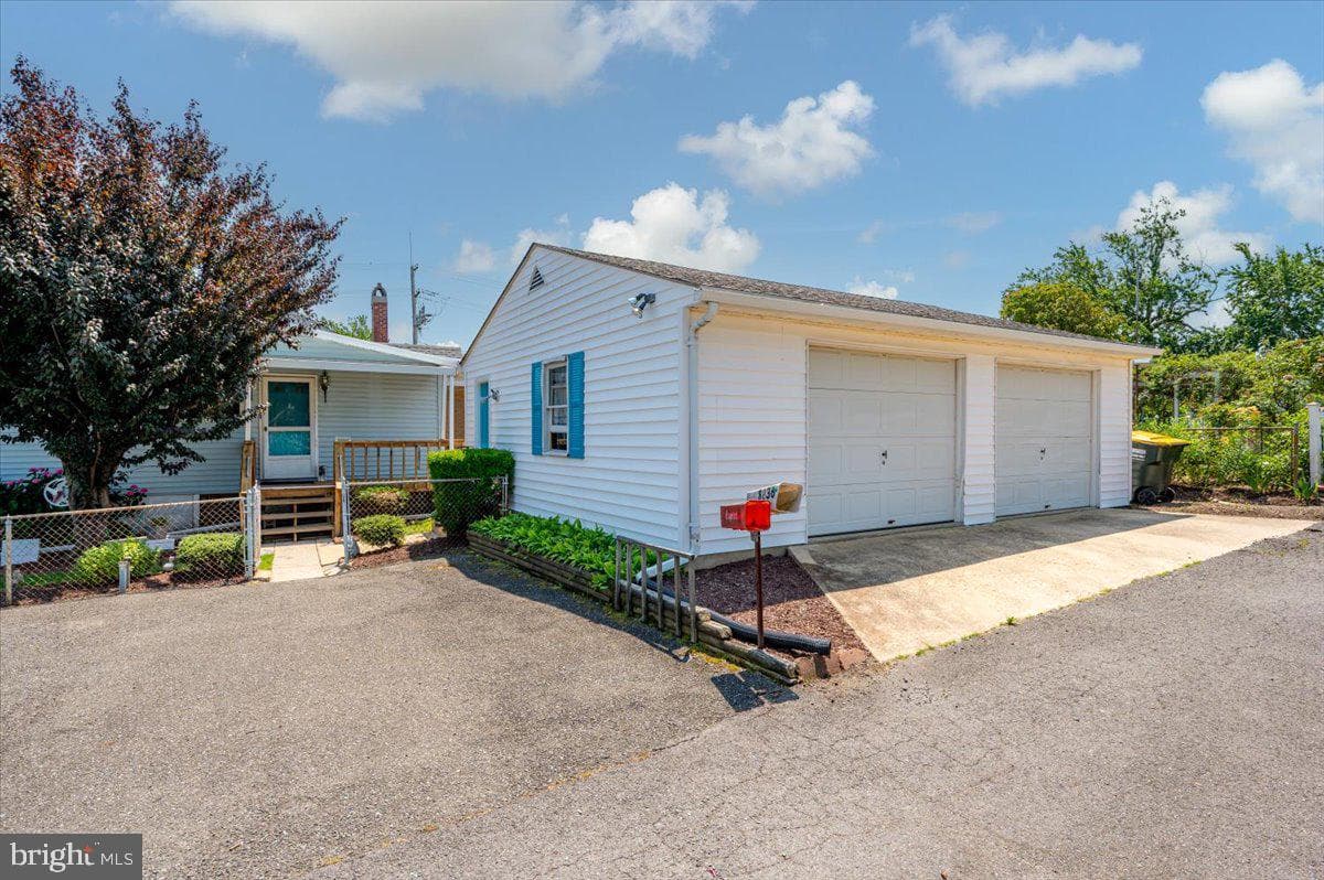 8236 Bayside Road photo 36