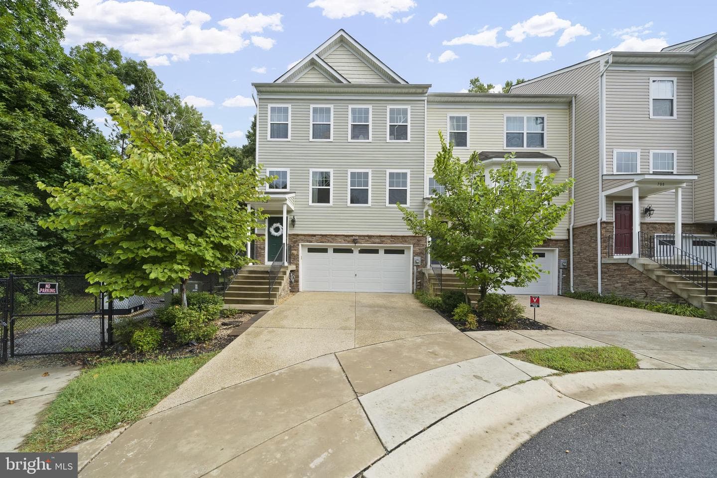 702 Pin Oak Court