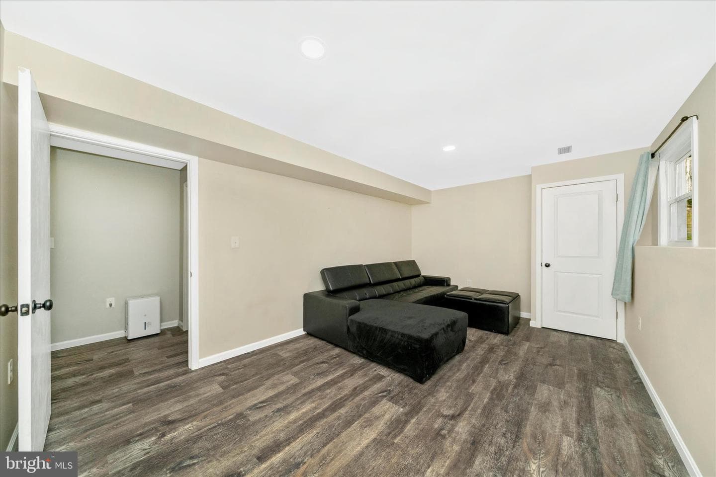 3860 Moonbeam Avenue photo 34